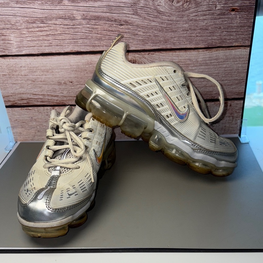 Vapor max 360  Athletic Shoes size 6.5